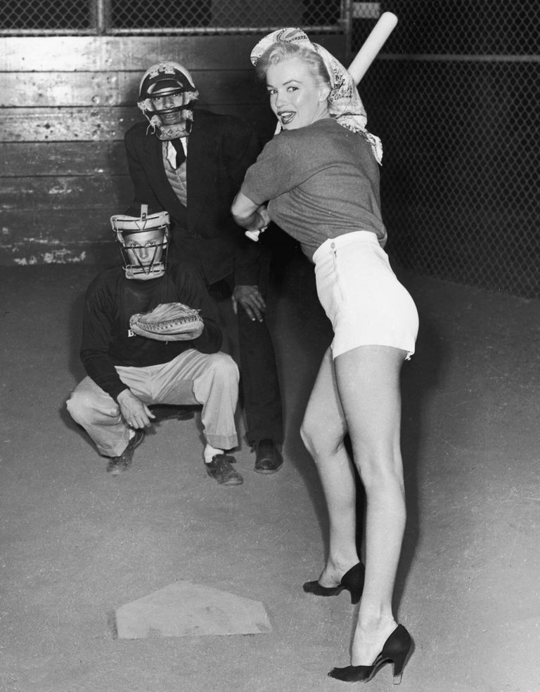 https://www.gettyimages.co.uk/detail/news-photo/american-actor-marilyn-monroe-wearing-shorts-and-high-heels-news-photo/3243712 Marilyn Monroe baseball
