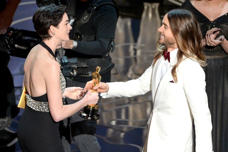 https://www.gettyimages.co.uk/detail/news-photo/actor-jared-leto-accepts-the-best-performance-by-an-actor-news-photo/476237719?phrase=Jared%20Leto%20Dallas%20Buyers%20Club%20oscar%20acceptance