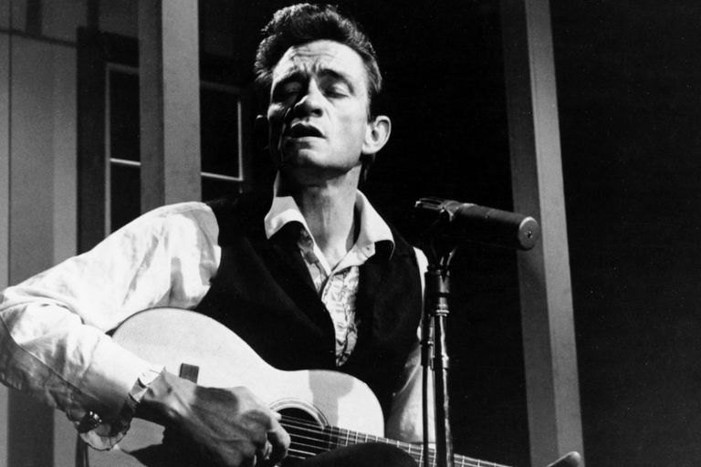 https://www.gettyimages.co.uk/detail/news-photo/american-rock-and-country-singer-songwriter-johnny-cash-news-photo/78011619?phrase=Johnny%20Cash&adppopup=true