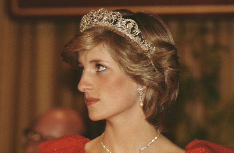 https://www.gettyimages.co.uk/detail/news-photo/diana-princess-of-wales-at-a-state-reception-in-hobart-news-photo/1178089265?phrase=princess%20diana%20tiara