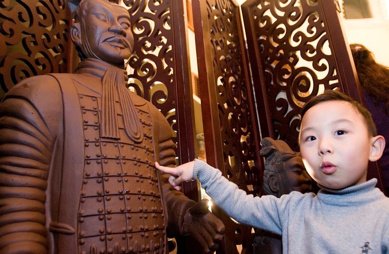 https://www.gettyimages.co.uk/detail/news-photo/little-boy-points-at-a-terracotta-warrior-made-of-chocolate-news-photo/461481248?phrase=Shanghai%20chocolate&adppopup=true