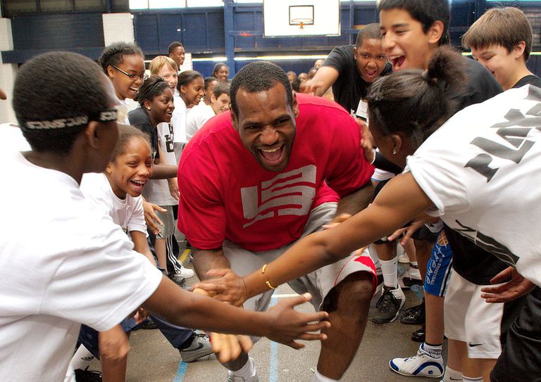 https://www.gettyimages.co.uk/detail/news-photo/lebron-james-of-the-cleveland-cavaliers-talks-to-children-news-photo/90351244?phrase=lebron%20nike