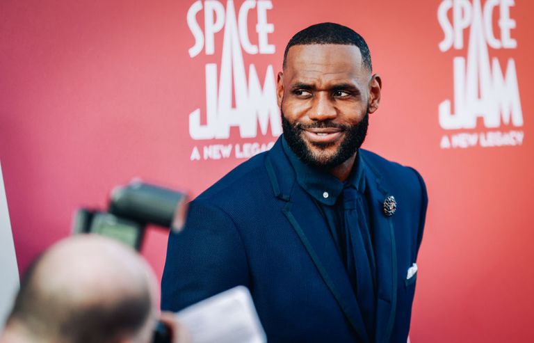 https://www.gettyimages.co.uk/detail/news-photo/lebron-james-attends-the-premiere-of-warner-bros-space-jam-news-photo/1328434222?phrase=space%20jam%20lebron