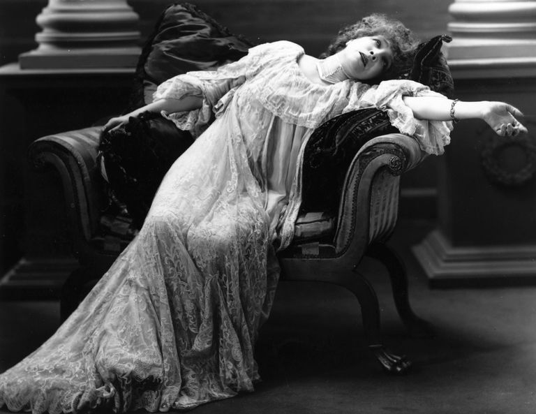 https://www.gettyimages.co.uk/detail/news-photo/stage-actress-sarah-bernhardt-arguably-the-greatest-news-photo/2630246 Sarah Bernhardt