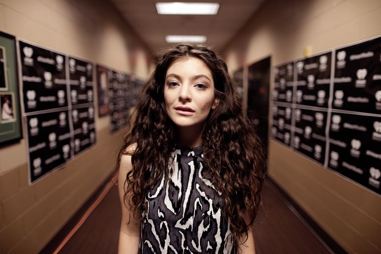 https://www.gettyimages.co.uk/detail/news-photo/recording-artist-lorde-attends-the-2014-iheartradio-music-news-photo/455834214 Lorde