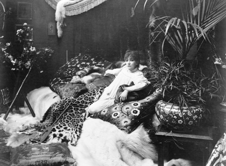 https://www.gettyimages.co.uk/detail/news-photo/sarah-bernhardt-french-tragedy-actress-is-shown-in-her-news-photo/514891062 Sarah Bernhardt