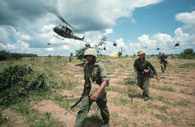 https://www.gettyimages.co.uk/detail/news-photo/the-us-173rd-airborne-are-supported-by-helicopters-during-news-photo/615208290