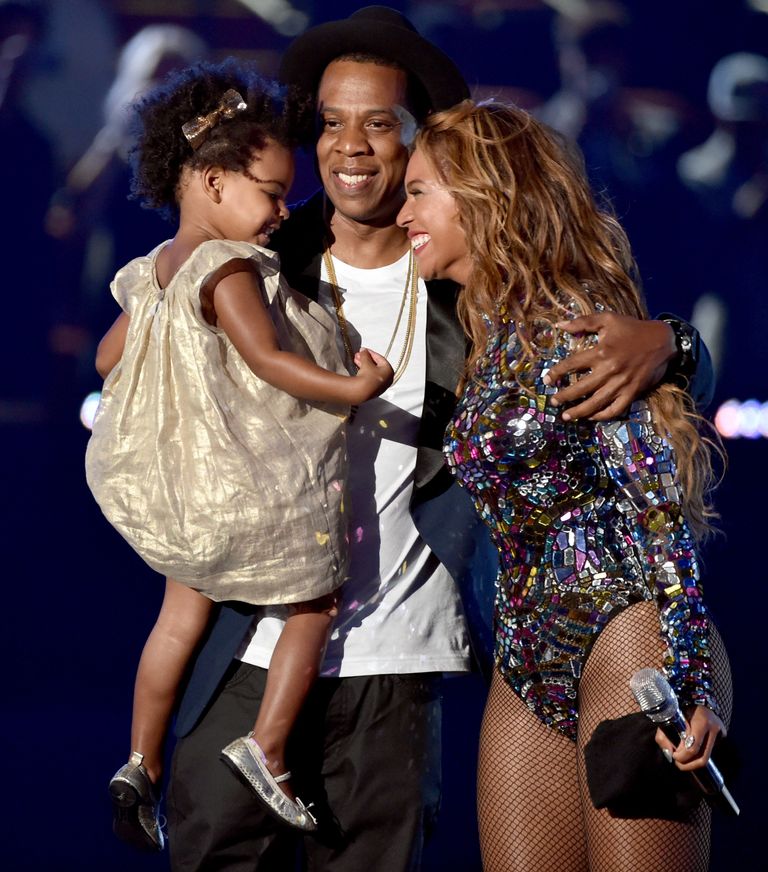 https://www.gettyimages.co.uk/detail/news-photo/rapper-jay-z-and-singer-beyonce-with-daughter-blue-ivy-news-photo/454111010?phrase=beyonce%20and%20jay%20z&adppopup=true