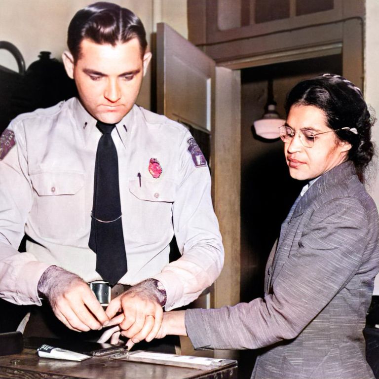 https://www.gettyimages.co.uk/detail/news-photo/american-civil-rights-activist-rosa-parks-being-news-photo/142627215