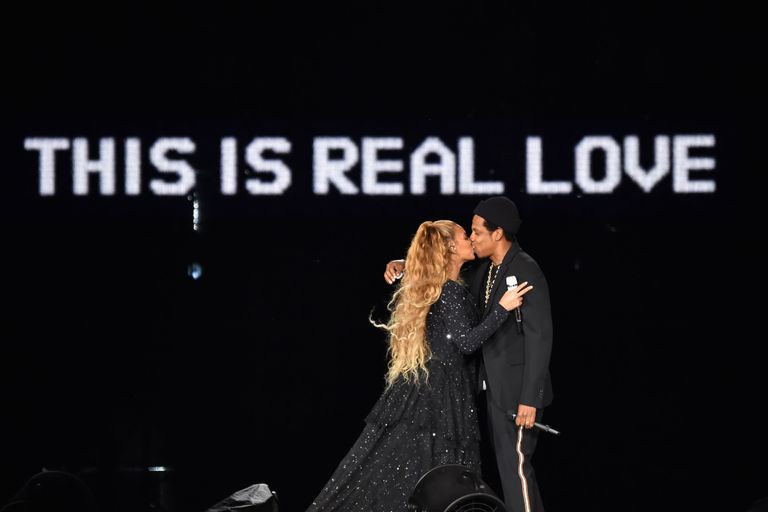 https://www.gettyimages.co.uk/detail/news-photo/beyonce-and-jay-z-kiss-ending-their-performance-on-stage-news-photo/970624944?phrase=beyonce%20and%20jay%20z&adppopup=true