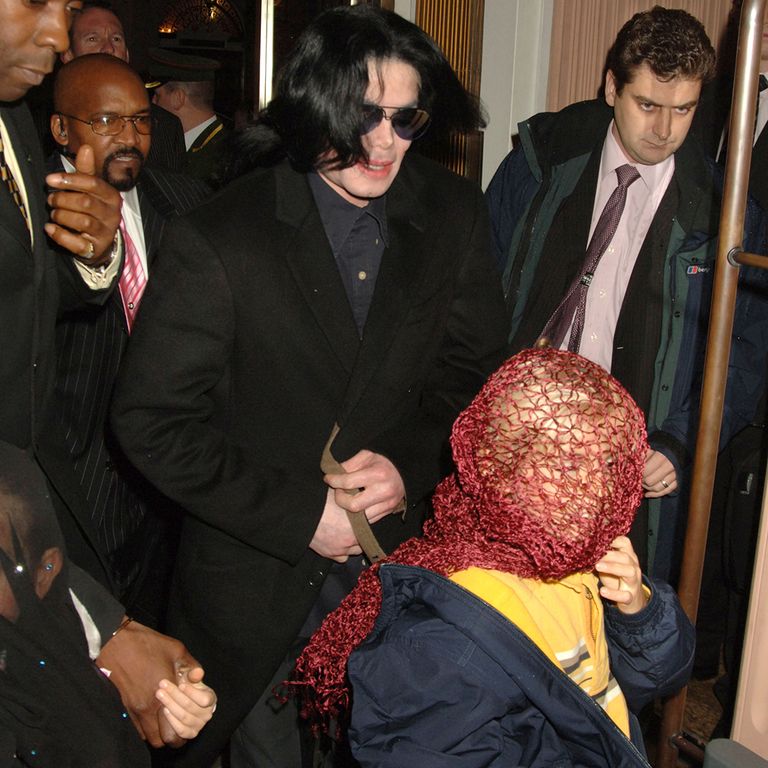https://www.gettyimages.com/detail/news-photo/singer-michael-jackson-walks-with-his-children-prince-and-news-photo/55910363