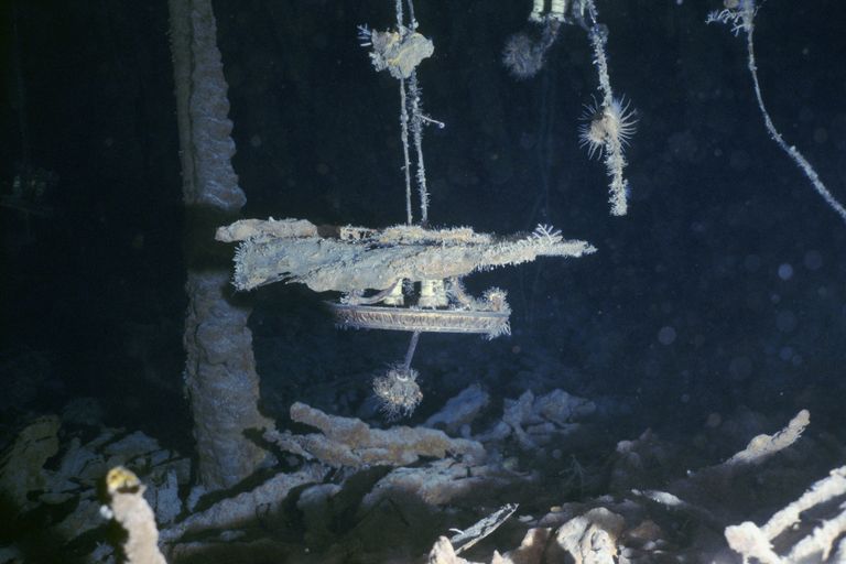 https://www.gettyimages.co.uk/detail/news-photo/titanic-wreck-of-titanic-poured-at-night-from-april-14-till-news-photo/948031574