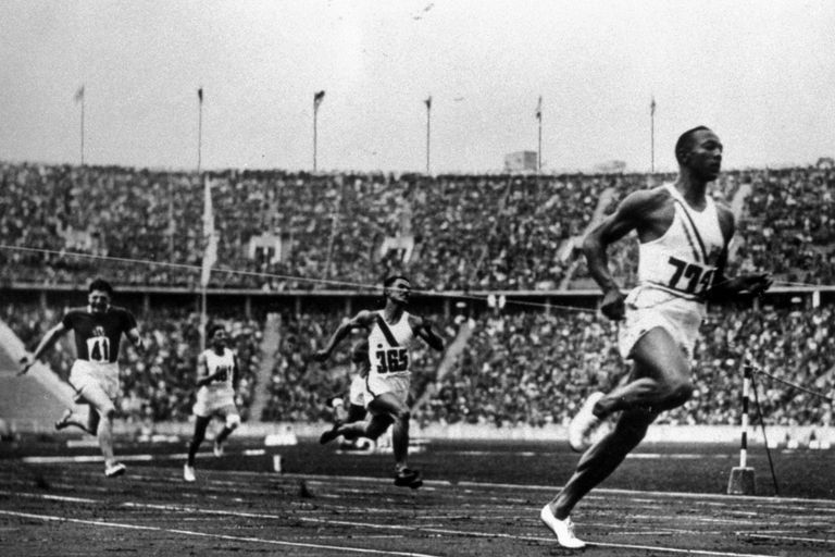 https://www.gettyimages.co.uk/detail/news-photo/jesse-owens-running-at-1936-olympics-in-berlin-news-photo/464782563