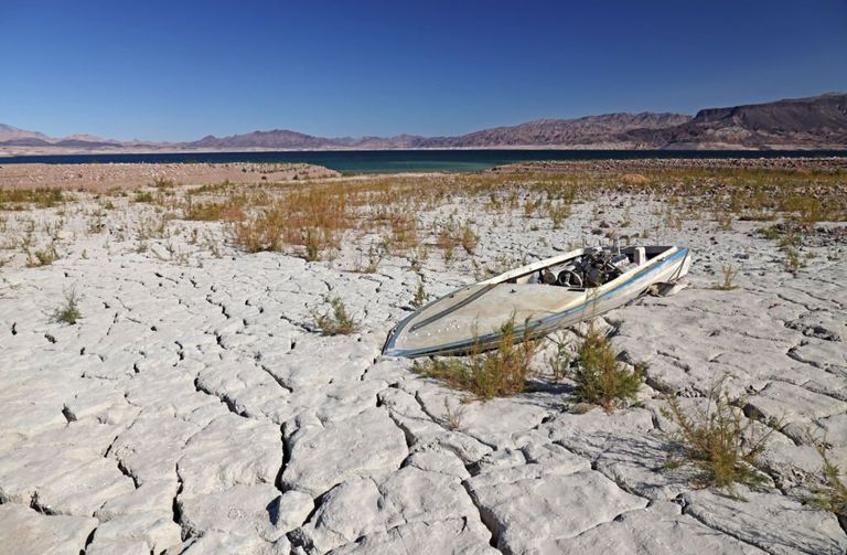 https://www.gettyimages.com/detail/photo/abandoned-boat-on-dried-shores-of-lake-mead-royalty-free-image/1463863217?phrase=drought%20united%20states&adppopup=true