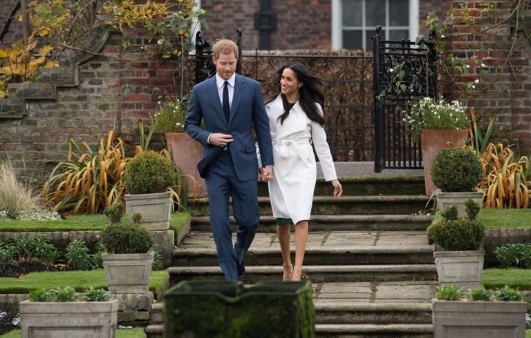 https://www.gettyimages.co.uk/detail/news-photo/prince-harry-and-meghan-markle-wearing-a-white-belted-coat-news-photo/937375646?adppopup=true
