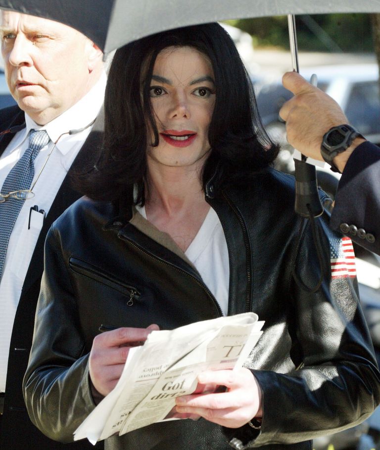 https://www.gettyimages.co.uk/detail/news-photo/musician-michael-jackson-arrives-at-his-civil-trial-in-news-photo/1645899?adppopup=true