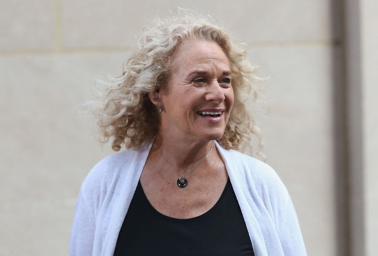 https://www.gettyimages.com/detail/news-photo/carole-king-performs-on-nbcs-today-show-at-rockefeller-news-photo/485185996