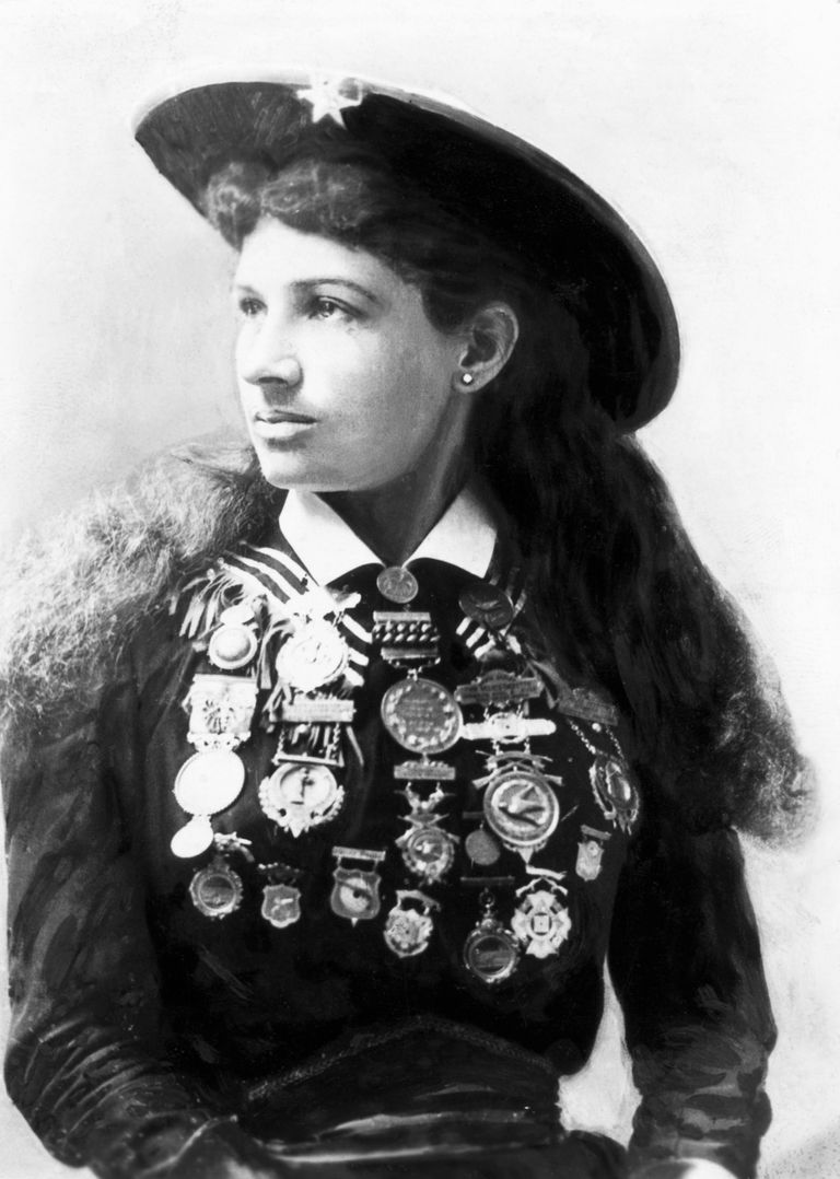 https://www.gettyimages.com/detail/news-photo/annie-oakley-famous-american-marks-woman-undated-photo-news-photo/594896030?phrase=annie%20oakley&adppopup=true
