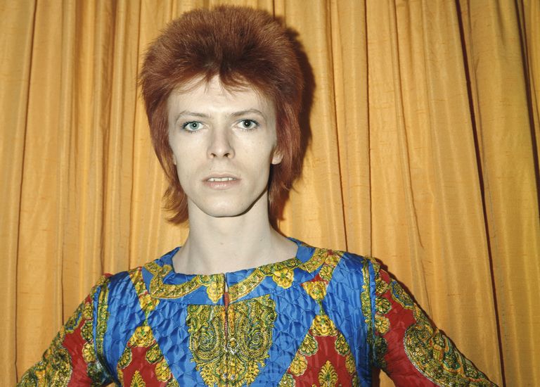 https://www.gettyimages.co.uk/detail/news-photo/rock-and-roll-musician-david-bowie-poses-for-a-portrait-news-photo/73906835?phrase=David%20bowie%20&adppopup=true