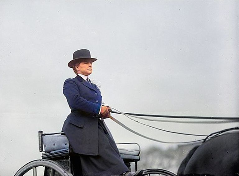 https://www.gettyimages.com/detail/news-photo/potts-mrs-alan-horse-show-1910-artist-harris-ewing-news-photo/1425986583?phrase=woman%20driving%20carriage&adppopup=true
