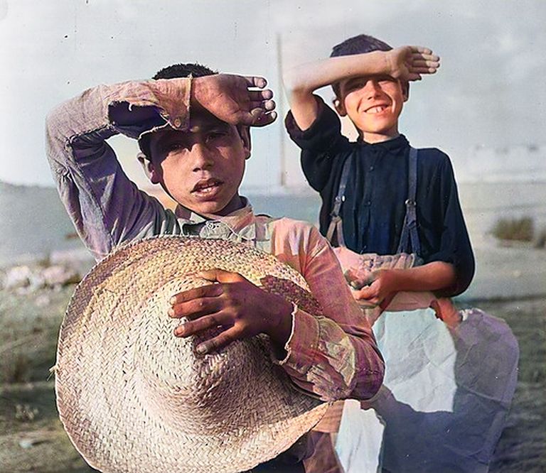 https://www.gettyimages.com/detail/news-photo/two-young-spanish-boys-clutching-large-straw-hats-are-news-photo/3169212?phrase=poor%20child%20spain%20vintage%20color&adppopup=true