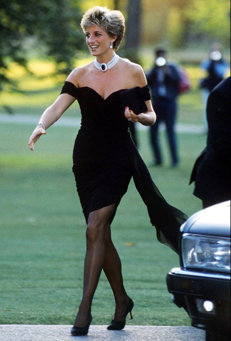 https://www.gettyimages.co.uk/detail/news-photo/princess-diana-arriving-at-the-serpentine-gallery-london-in-news-photo/73399197?phrase=princess%20diana%20dress