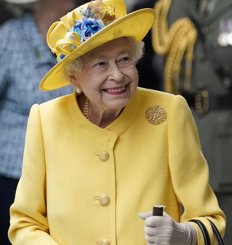 https://www.gettyimages.co.uk/detail/news-photo/queen-elizabeth-ii-attends-the-elizabeth-lines-official-news-photo/1240721468?phrase=queen%20elizabeth%202022