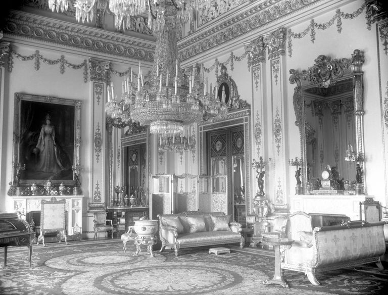 https://www.gettyimages.co.uk/detail/news-photo/the-white-drawing-room-inside-buckingham-palace-the-room-is-news-photo/847613898?phrase=buckingham%20palace%20white%20drawing%20room