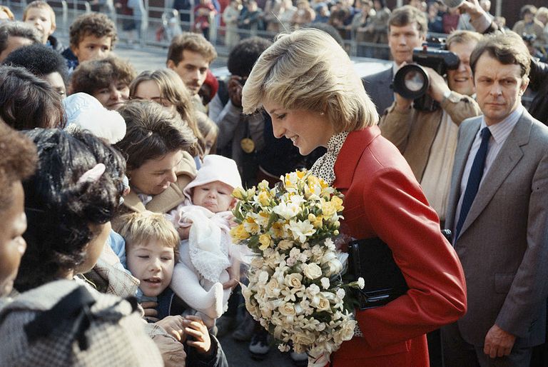https://www.gettyimages.co.uk/detail/news-photo/princess-diana-wearing-a-jasper-conran-suit-during-a-visit-news-photo/73894753
