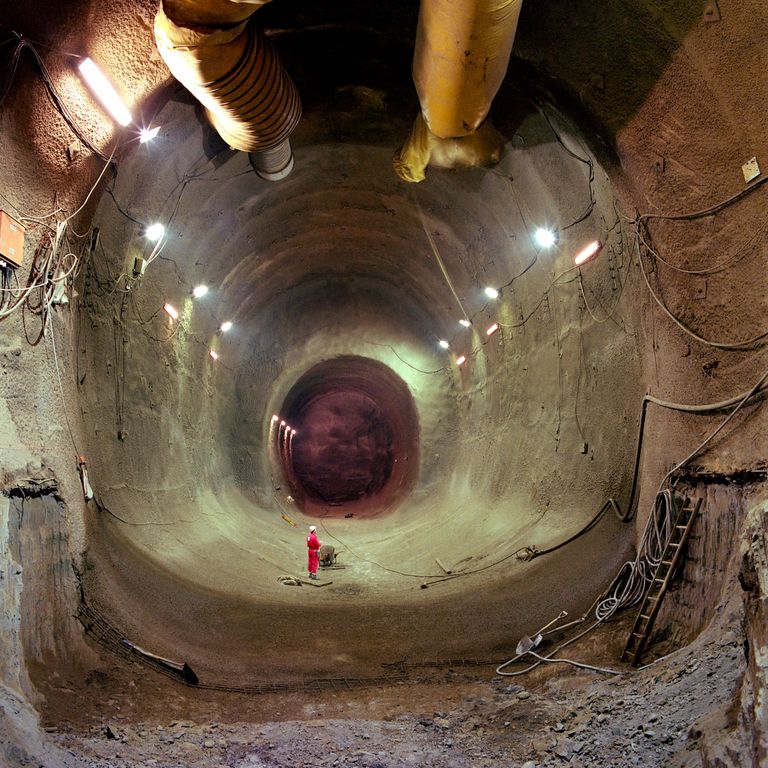 https://www.gettyimages.co.uk/detail/news-photo/channel-tunnel-construction-news-photo/976209606 channel tunnel construction