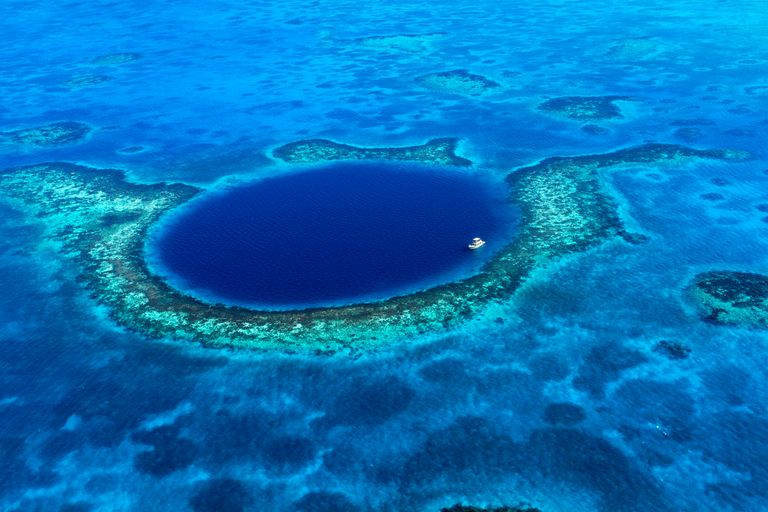 https://www.gettyimages.co.uk/detail/photo/great-blue-hole-belize-royalty-free-image/460770409 Great Blue Hole Belize