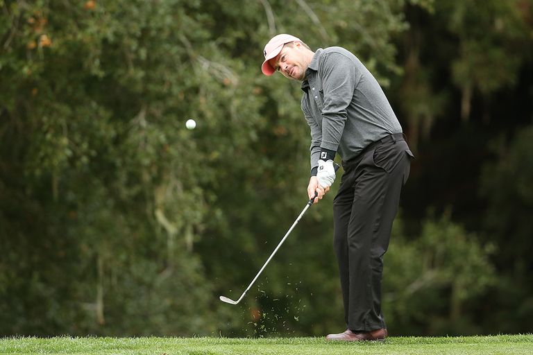 https://www.gettyimages.com/detail/news-photo/actor-chris-odonnell-chips-onto-the-16th-green-during-the-news-photo/467406085