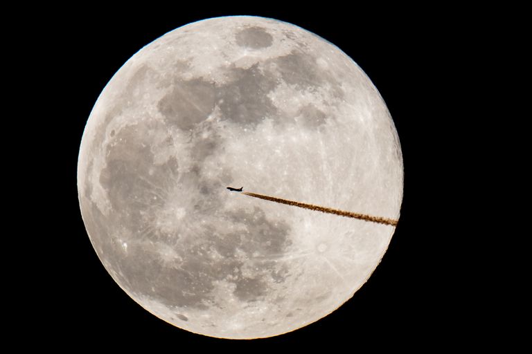 https://www.gettyimages.co.uk/detail/news-photo/an-airplane-silhouettes-against-the-super-moon-on-february-news-photo/1125974993 supermoon