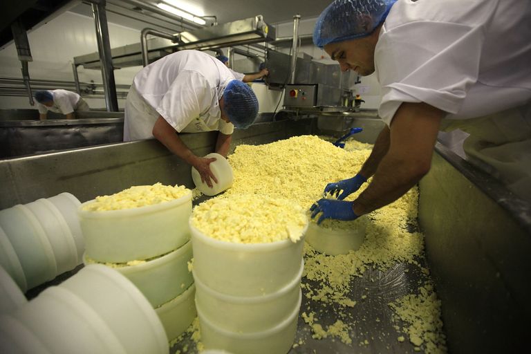 https://www.gettyimages.com/detail/news-photo/cheesemakers-produce-authentic-wensleydale-cheese-at-the-news-photo/91934750