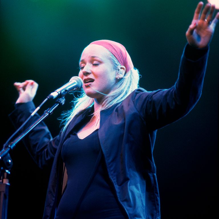 https://www.gettyimages.com/detail/news-photo/jewel-at-the-world-music-theater-in-tinley-park-illinois-news-photo/648562074