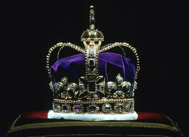 https://www.gettyimages.co.uk/detail/news-photo/st-edwards-crown-the-coronation-crown-of-england-the-crown-news-photo/52105439?adppopup=true