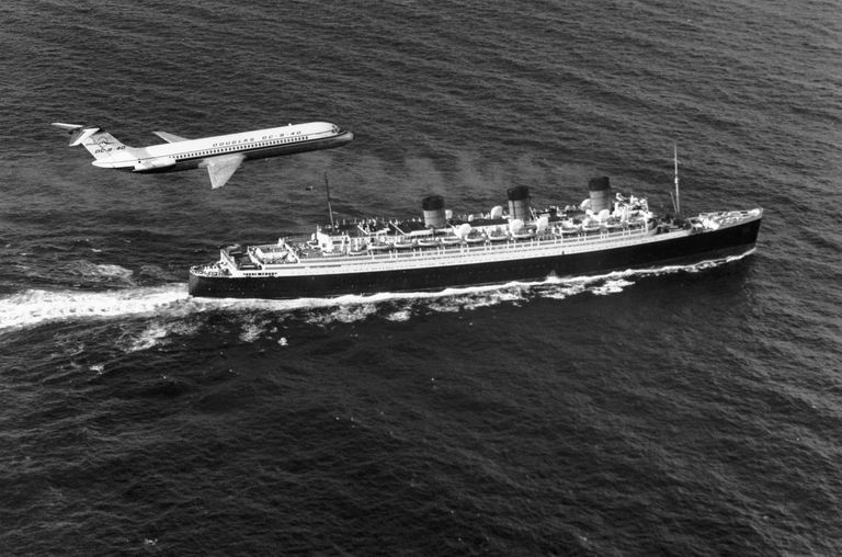 https://www.gettyimages.co.uk/detail/news-photo/series-40-douglas-dc-9-worlds-longest-commercial-twin-jet-news-photo/517262370 Queen Mary ship