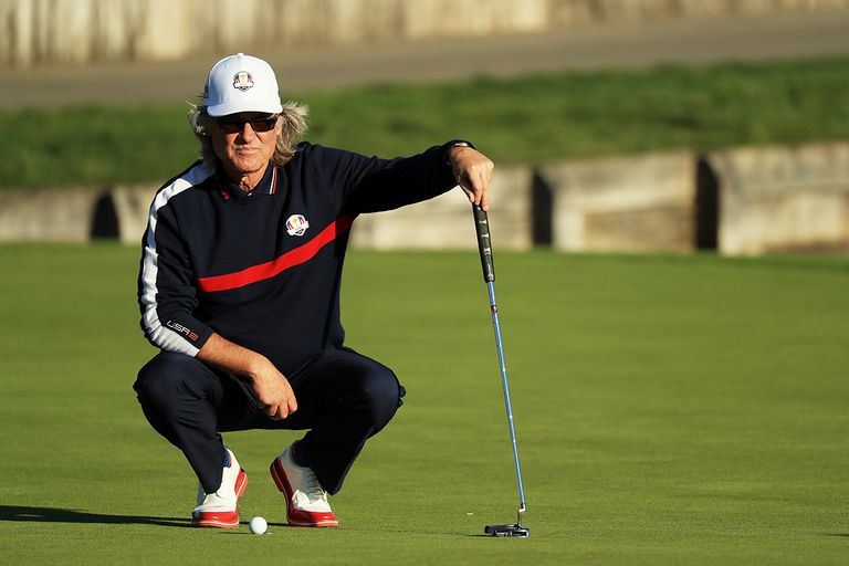 https://www.gettyimages.com/detail/news-photo/kurt-russell-of-team-usa-lines-up-a-putt-during-the-news-photo/1040033410