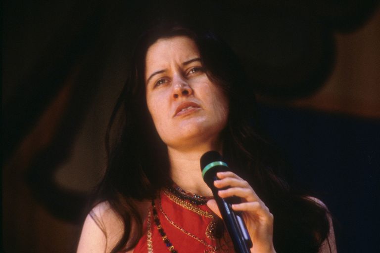 https://www.gettyimages.com/detail/news-photo/paula-cole-singing-at-the-pnc-bank-arts-center-at-holmdel-news-photo/83928444
