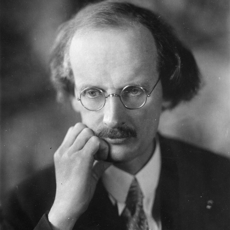https://www.gettyimages.co.uk/detail/news-photo/swiss-physicist-auguste-antoine-piccard-who-ascended-10-news-photo/2637464?phrase=auguste%20piccard&adppopup=true