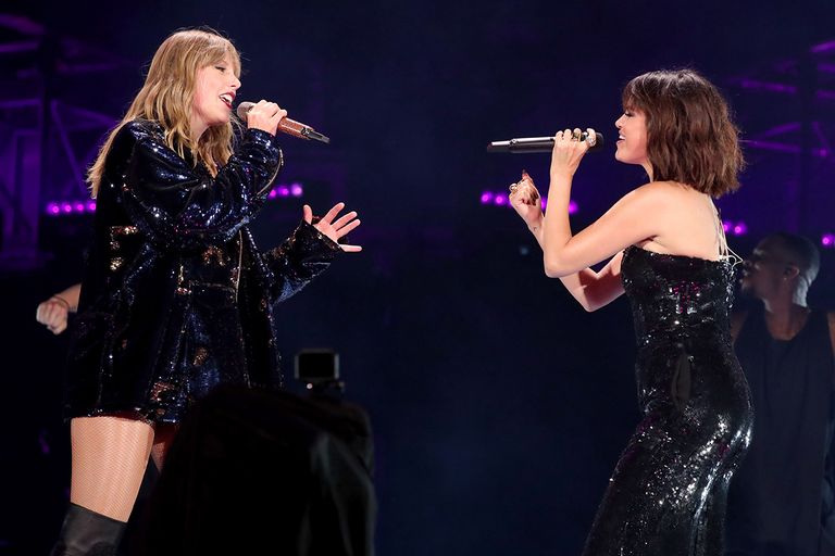 https://www.gettyimages.com/detail/news-photo/taylor-swift-and-selena-gomez-perform-onstage-during-the-news-photo/960300508