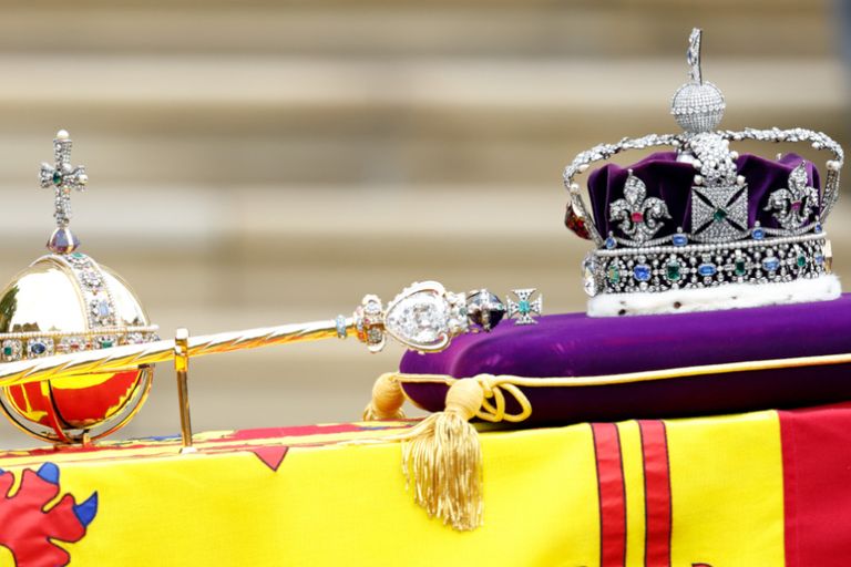https://www.gettyimages.co.uk/detail/news-photo/the-sovereigns-orb-sceptre-and-the-imperial-state-crown-sit-news-photo/1425390921?adppopup=true