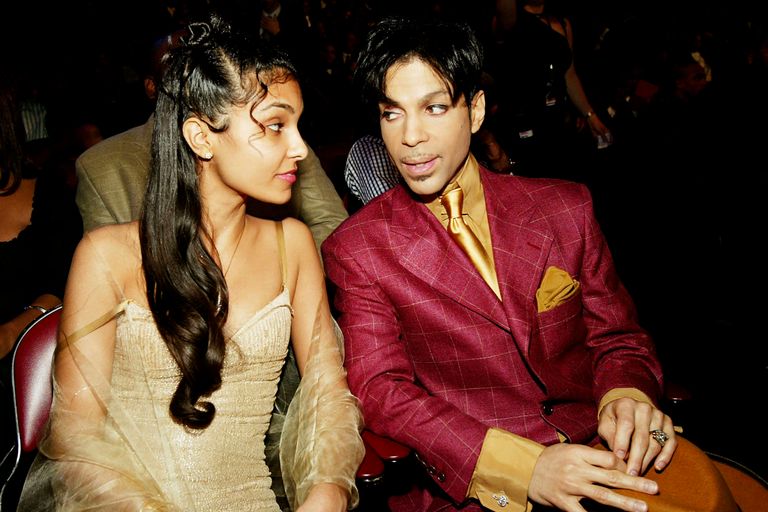 https://www.gettyimages.co.uk/detail/news-photo/singer-prince-and-his-wife-manuela-testolini-sit-in-the-news-photo/3050539?adppopup=true