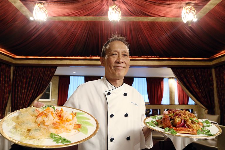https://www.gettyimages.com/detail/news-photo/ang-court-executive-chef-kwong-wai-keung-with-sauteed-news-photo/1095875018