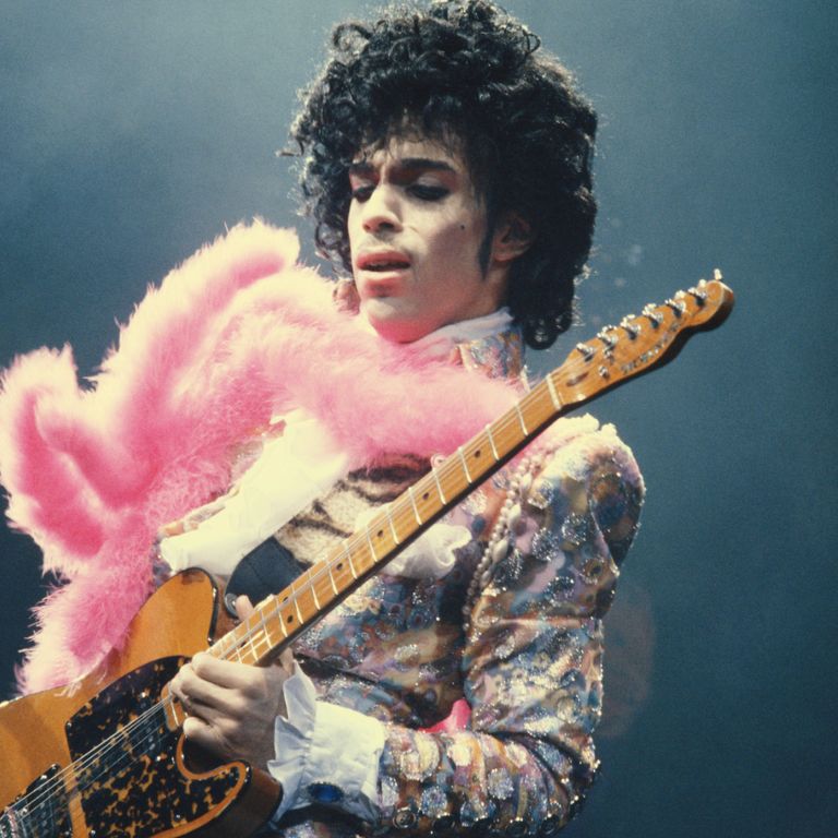 https://www.gettyimages.co.uk/detail/news-photo/prince-performs-live-at-the-fabulous-forum-on-february-19-news-photo/73908909?adppopup=true