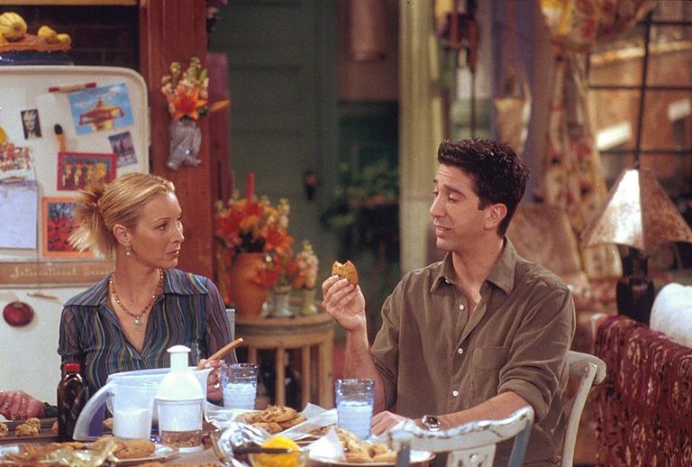 https://www.gettyimages.co.uk/detail/news-photo/lisa-kudrow-and-david-schwimmer-act-in-a-scene-from-friends-news-photo/1310343