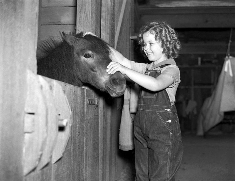 https://www.gettyimages.com/detail/news-photo/actress-shirley-temple-in-a-scene-from-the-movie-curly-top-news-photo/1065243126?adppopup=true
