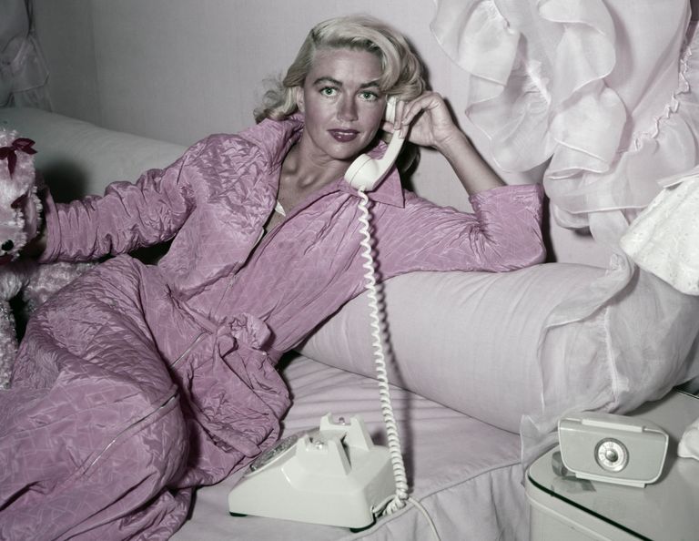 https://www.gettyimages.co.uk/detail/news-photo/american-actress-dorothy-malone-on-the-phone-circa-1955-news-photo/1092665324?adppopup=true
