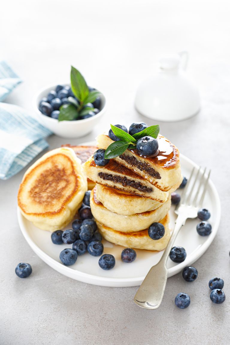 https://www.gettyimages.co.uk/detail/photo/fluffy-souffle-pancakes-with-chocolate-filling-and-royalty-free-image/1278917845?phrase=souffle%20pancake&adppopup=true