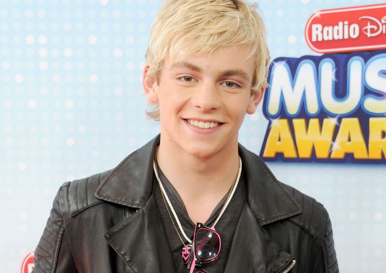 https://www.gettyimages.co.uk/detail/news-photo/actor-ross-lynch-arrives-at-the-2013-radio-disney-music-news-photo/167721198?adppopup=true